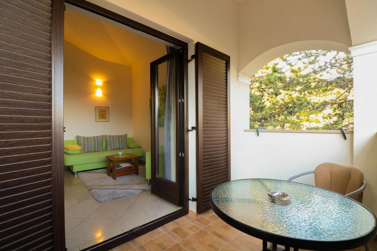 Apartments Blue And Green With Balcony باشْكا المظهر الخارجي الصورة
