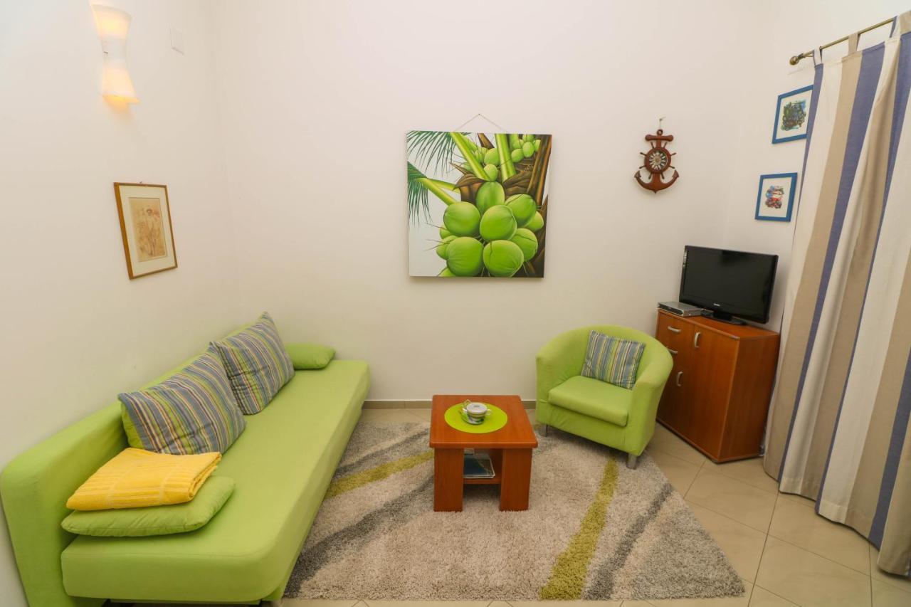 Apartments Blue And Green With Balcony باشْكا المظهر الخارجي الصورة