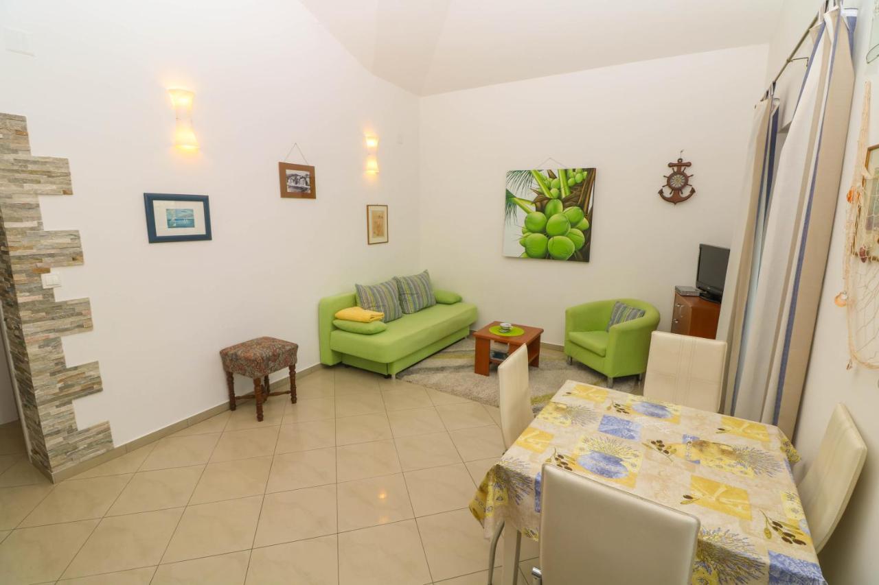 Apartments Blue And Green With Balcony باشْكا المظهر الخارجي الصورة