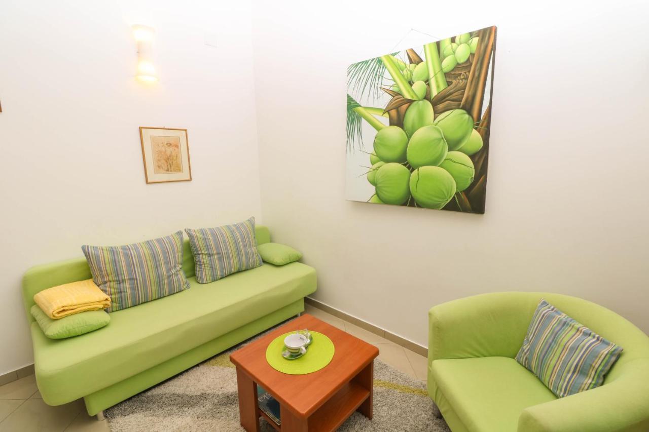 Apartments Blue And Green With Balcony باشْكا المظهر الخارجي الصورة