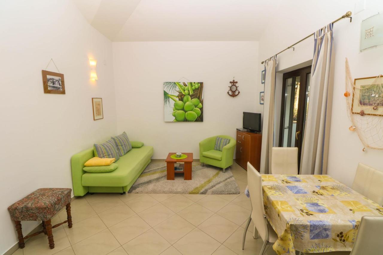 Apartments Blue And Green With Balcony باشْكا المظهر الخارجي الصورة