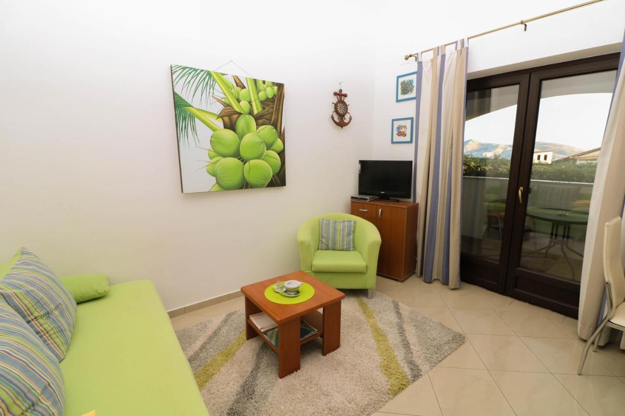 Apartments Blue And Green With Balcony باشْكا المظهر الخارجي الصورة