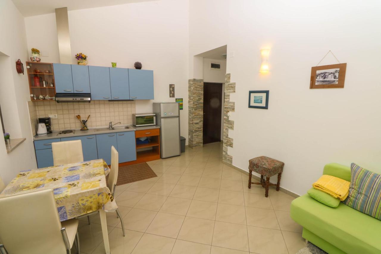 Apartments Blue And Green With Balcony باشْكا المظهر الخارجي الصورة